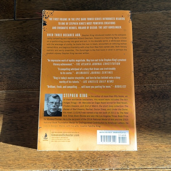 The dark tower 1 the Gunslinger by Stephen King book - Picture 2 of 3